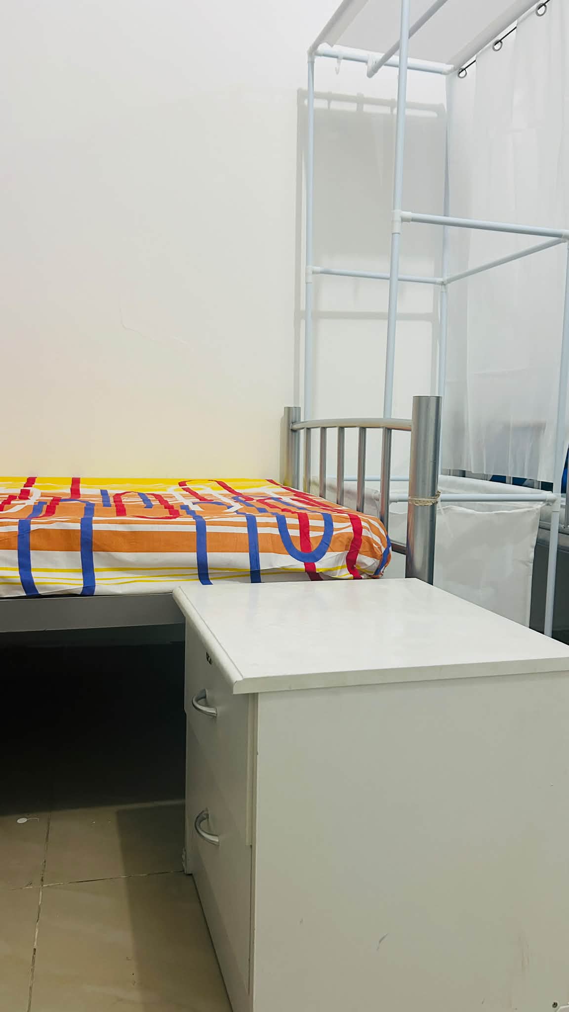 MALE_BEDSPACE